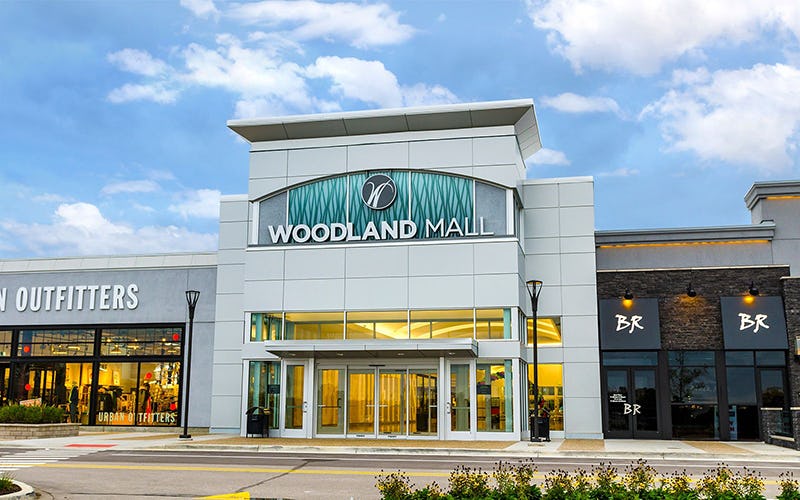 What does The Woodlands Mall look like?