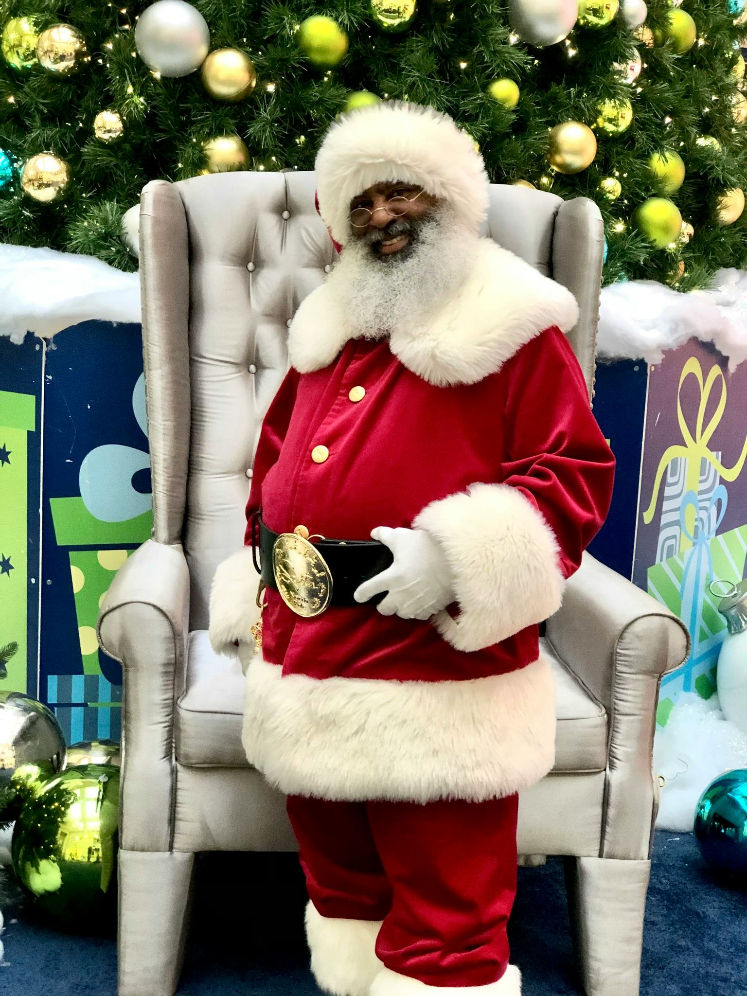 Merry Memories with Santa: Pose for Pictures at Baldwin Hills Crenshaw