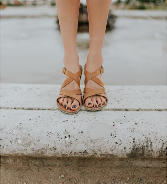 Florence Mall Strappy Shoe Styles We’re Lowkey Obsessed With Right Now