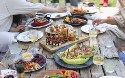 Summer Kickoff: Your Guide to the Perfect Backyard BBQ